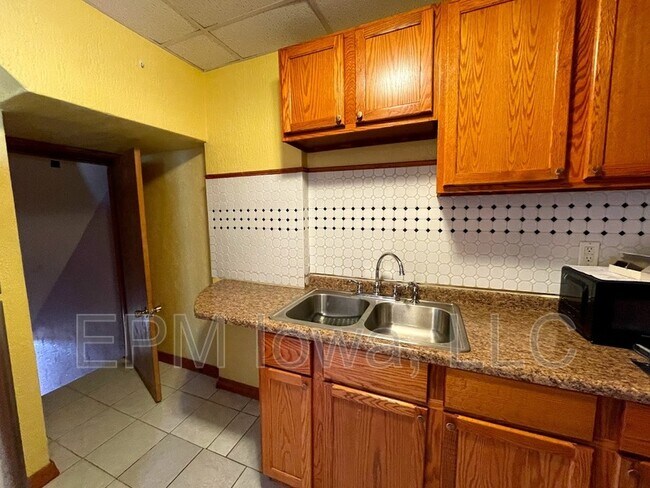 Building Photo - 420 Oaklawn Ave