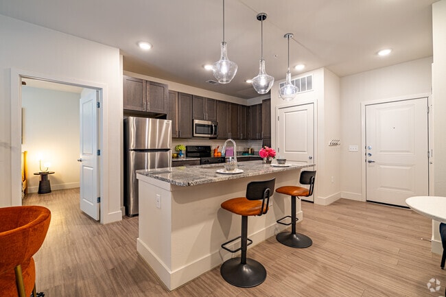 2BR, 2BA - 960SF - Kitchen - Palladium East Foster Crossing