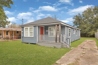 Building Photo - 6218 Woodrow St