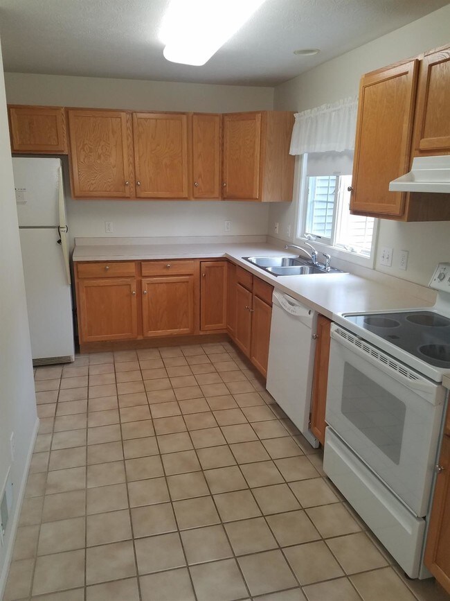 Building Photo - 107 Willow Ct