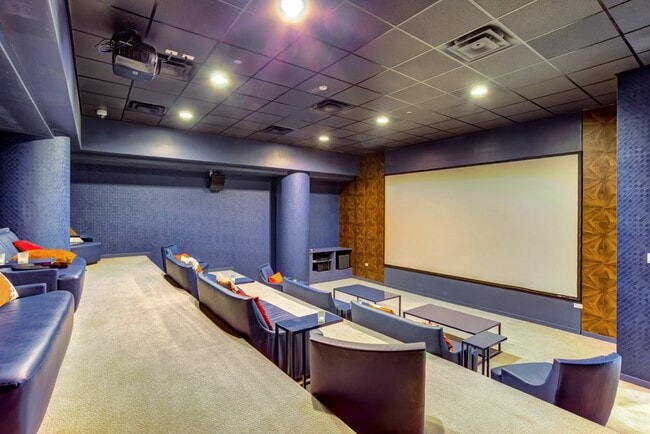 Building Photo - 410 N Milwaukee Ave