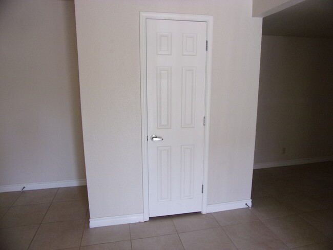 Foto del edificio - 4954 River Glen Dr