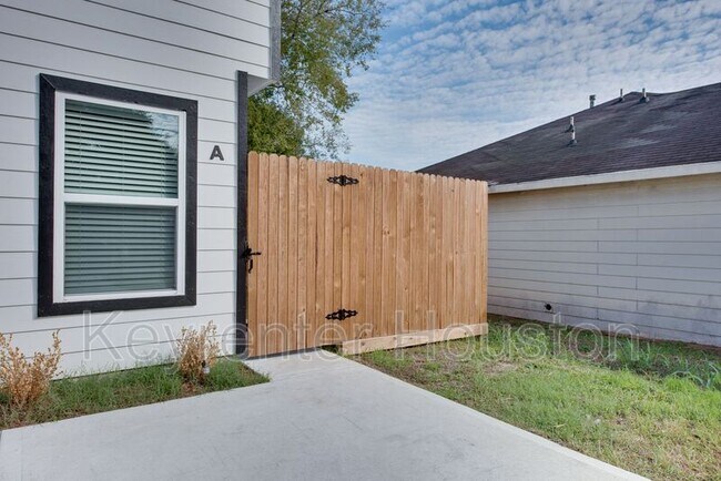 Building Photo - 7954 Sayers St