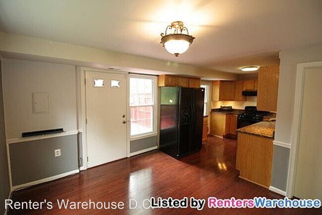 Building Photo - 4 br, 2.5 bath House - 7926 Central Park C...