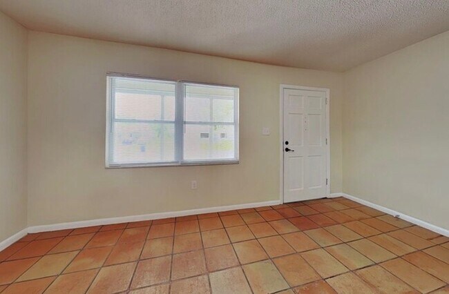Foto del edificio - 1175 Luke Ave