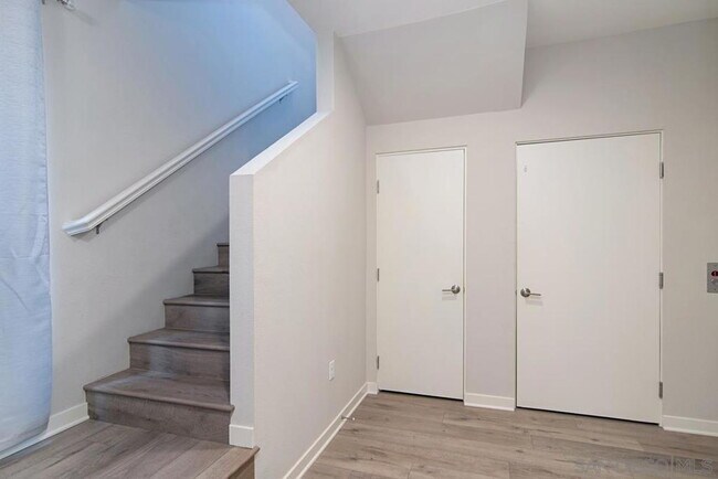 Foto del edificio - Modern Hillcrest Townhome with Private Elevator & Rooftop Deck.