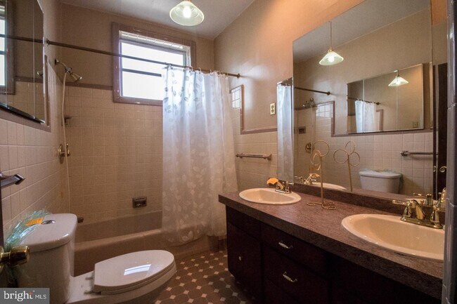 Foto del edificio - 5031 N Marvine St