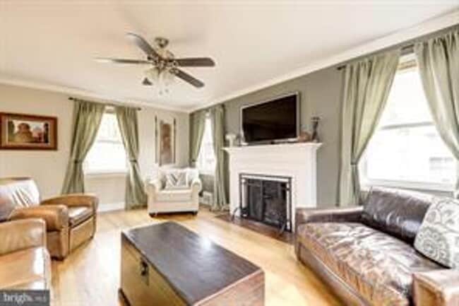 Building Photo - CHARMING COLONIAL LOCATED IN QUIET COURT I...