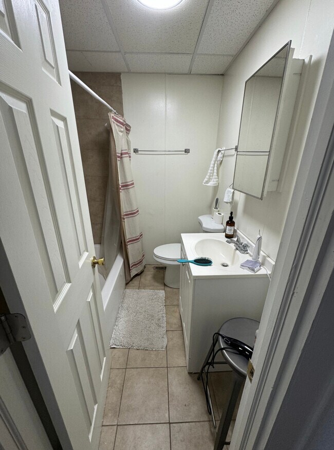 Baño - 6th Ave Flats