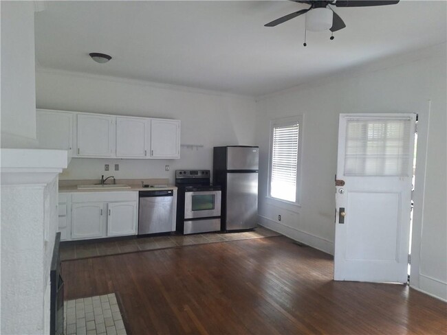 Foto del edificio - 920 Greenwood Ave NE
