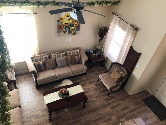 Foto del edificio - 1505 Rosenbaum Ln