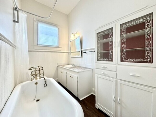 Foto del edificio - Antique-Inspired Cottage with Modern Comforts