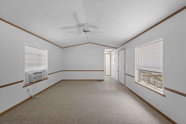Building Photo - 826 New Hampshire Rte 175