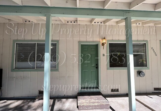 Building Photo - 2 Bedroom 1 Bath Duplex In Sierra Village ...
