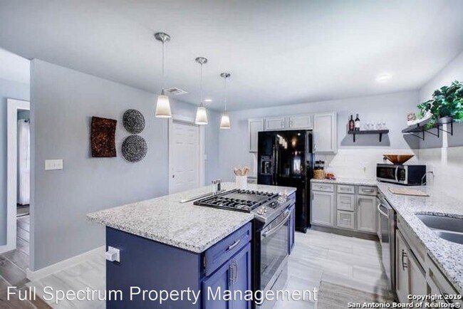 Foto del edificio - 3 br, 2 bath House - 310 E Russell