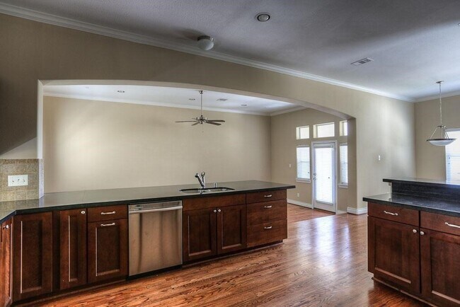 Foto del edificio - 940 W 26th St