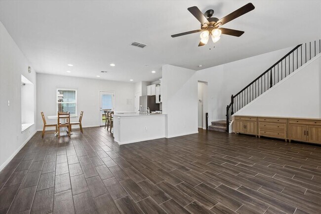 Building Photo - 145 Horsemint Way