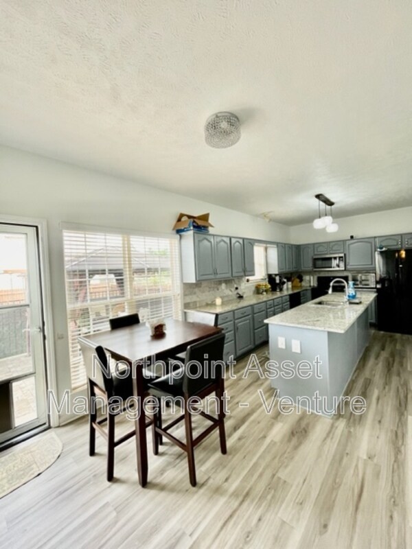 Foto del edificio - 7601 Mint Leaf Dr