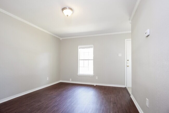 Foto del edificio - 1050 Brownwood Dr