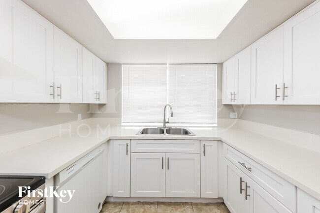 Foto del edificio - 3816 W Northern Ave