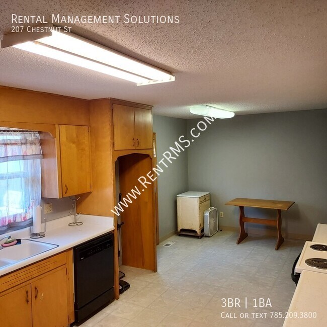 Building Photo - 207 Chestnut St