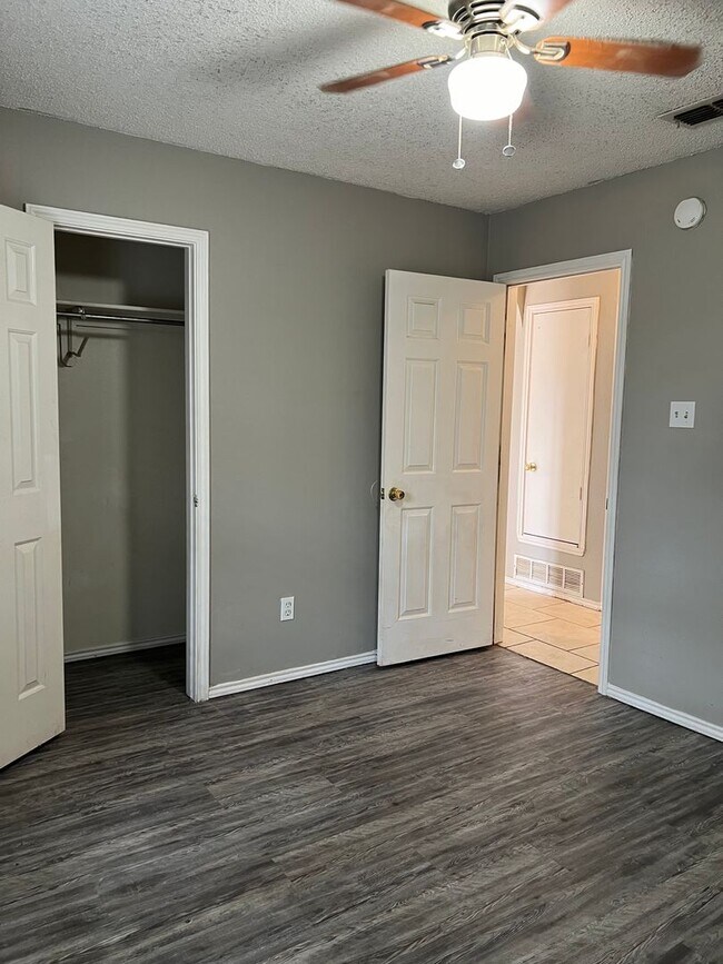 Foto del edificio - Available June - Friendship District!