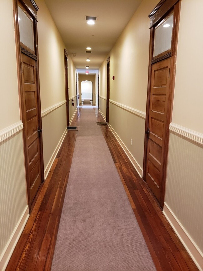 Photo - 1229 N Franklin St Apartment