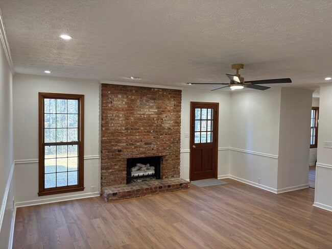 Building Photo - 807 Oak Bridge Ln