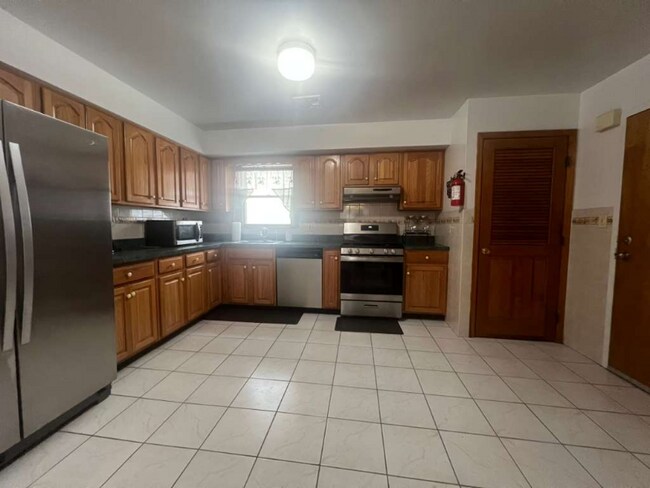 Foto del edificio - 644 Summer St