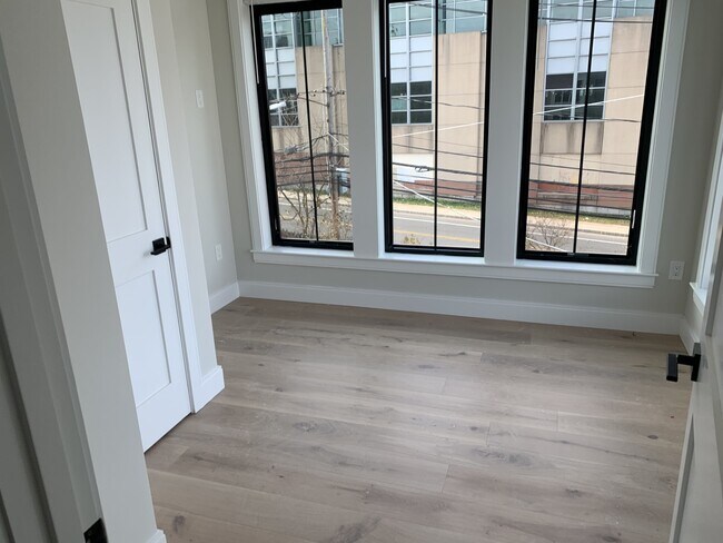 Foto del edificio - 158 Everett St
