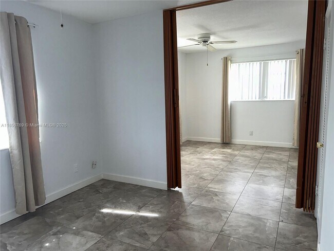 Foto del edificio - 22 SE 3rd Terrace