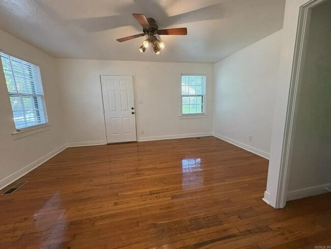 Foto del edificio - 204 N Tyler St