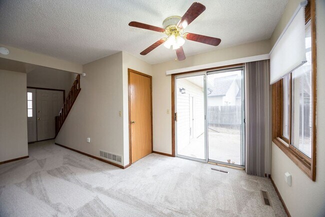 Foto del edificio - Charming 3 Bed, 2 Bath Home on a Quiet Cul-de-Sac with a Fenced Yard & 2-Car Garage!