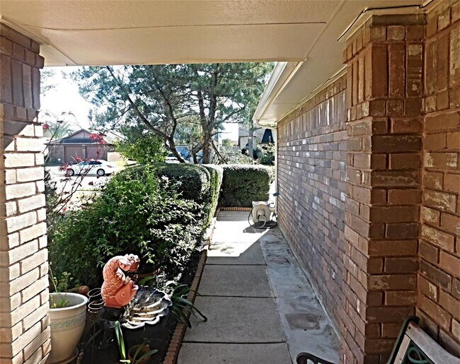 Building Photo - 13942 Plantation Valley Dr