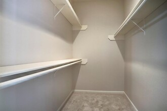 Building Photo - 2255 Braeswood Park Dr