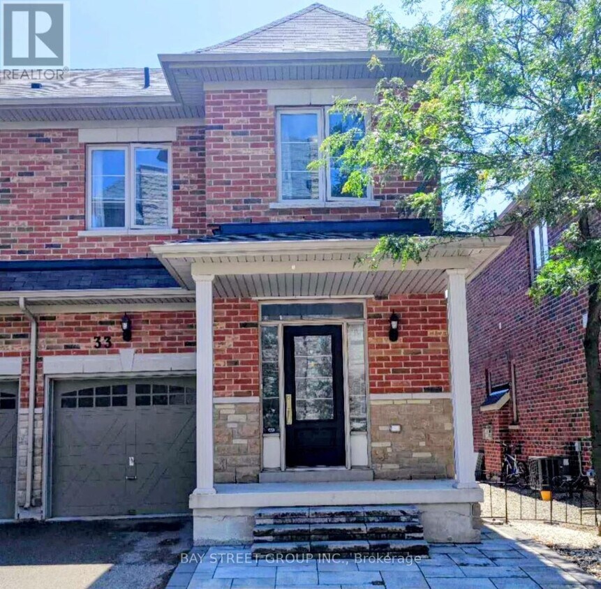 Primary Photo - 33 Mazarine Ln