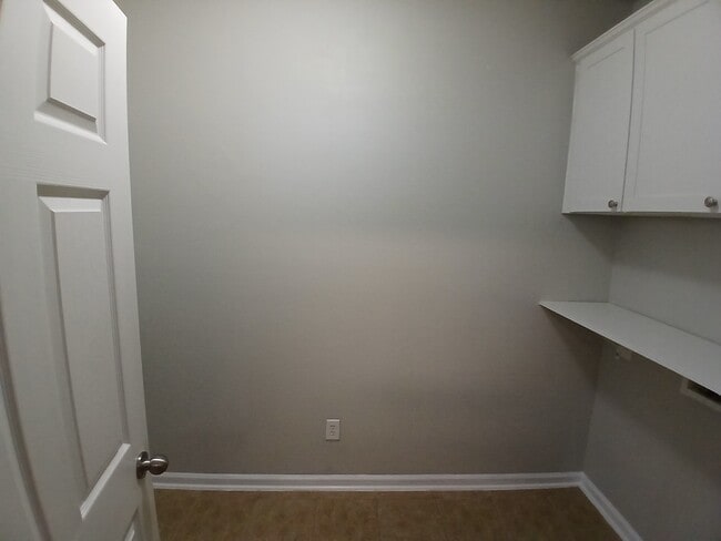 Building Photo - 8 Cedar Creek Cir