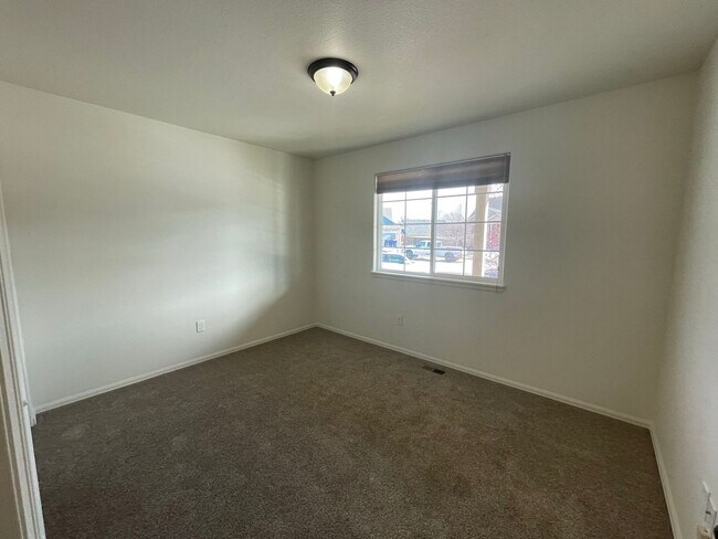 Foto del edificio - Low-Maintenance 3BR Ranch in Johnstown Far...