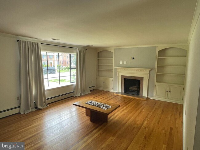 Foto del edificio - 1002 Woodland Way