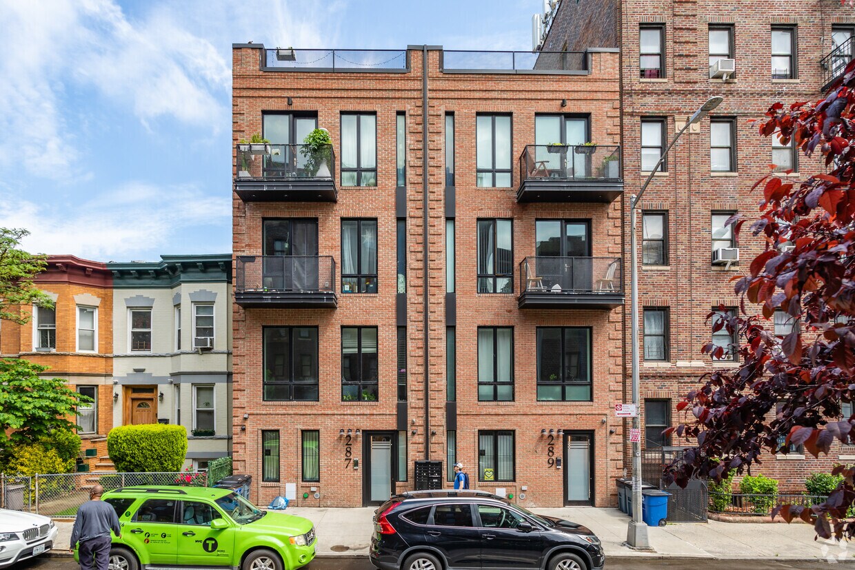 Building Photo - 287 Maple St