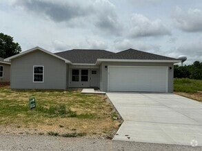 Building Photo - 1290 Evergreen Ave