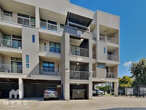 Building Photo - 2401 Crawford St