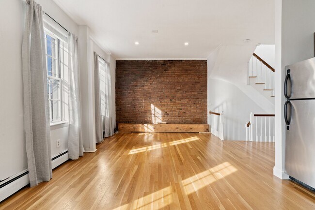 Foto del edificio - 64 W Cedar St