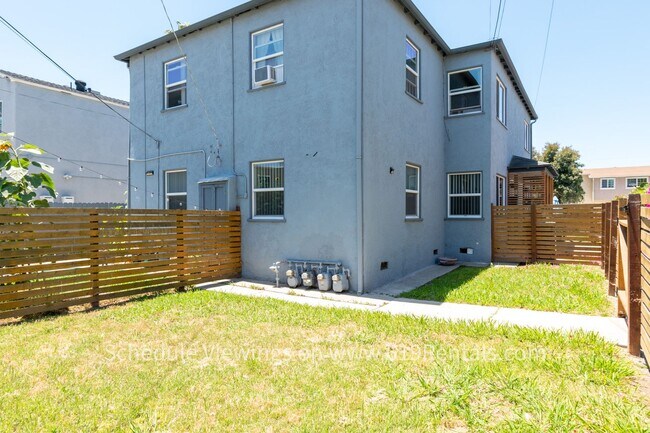Foto del edificio - 4535 Wilson Ave