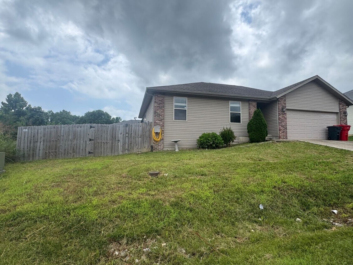Building Photo - 16258 Hailey Ln