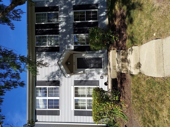 Building Photo - 894 Symphony Dr