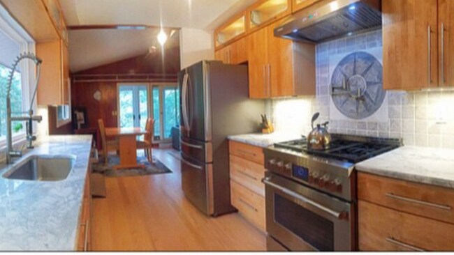 Building Photo - 52 Besemer Rd