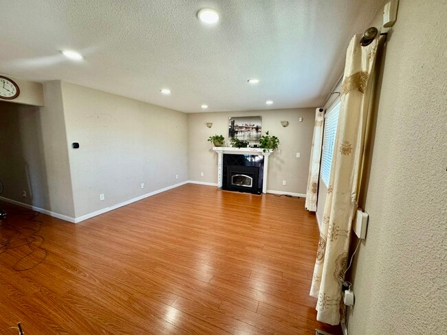 Foto del edificio - 653 Fairway St
