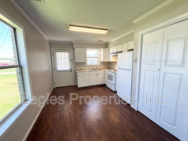 Foto del edificio - 106 Gurley Ave