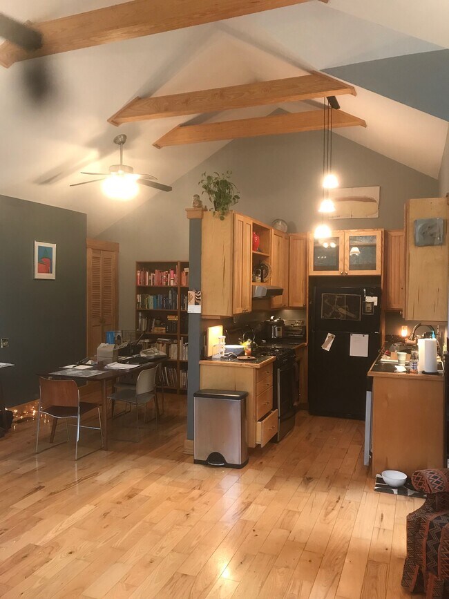 Foto del edificio - 304 Iron Ridge Loop